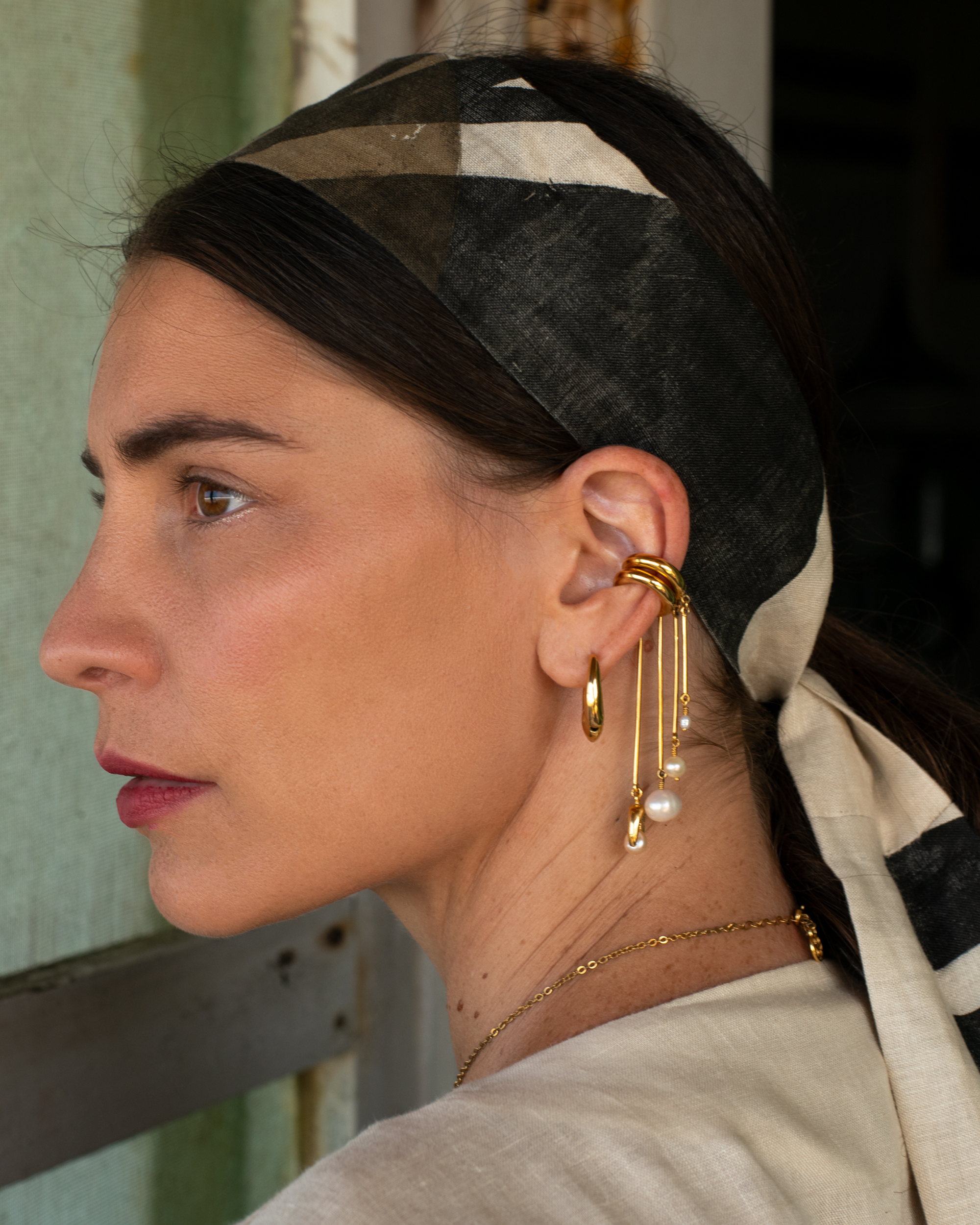 Earcuff Three White Pearls