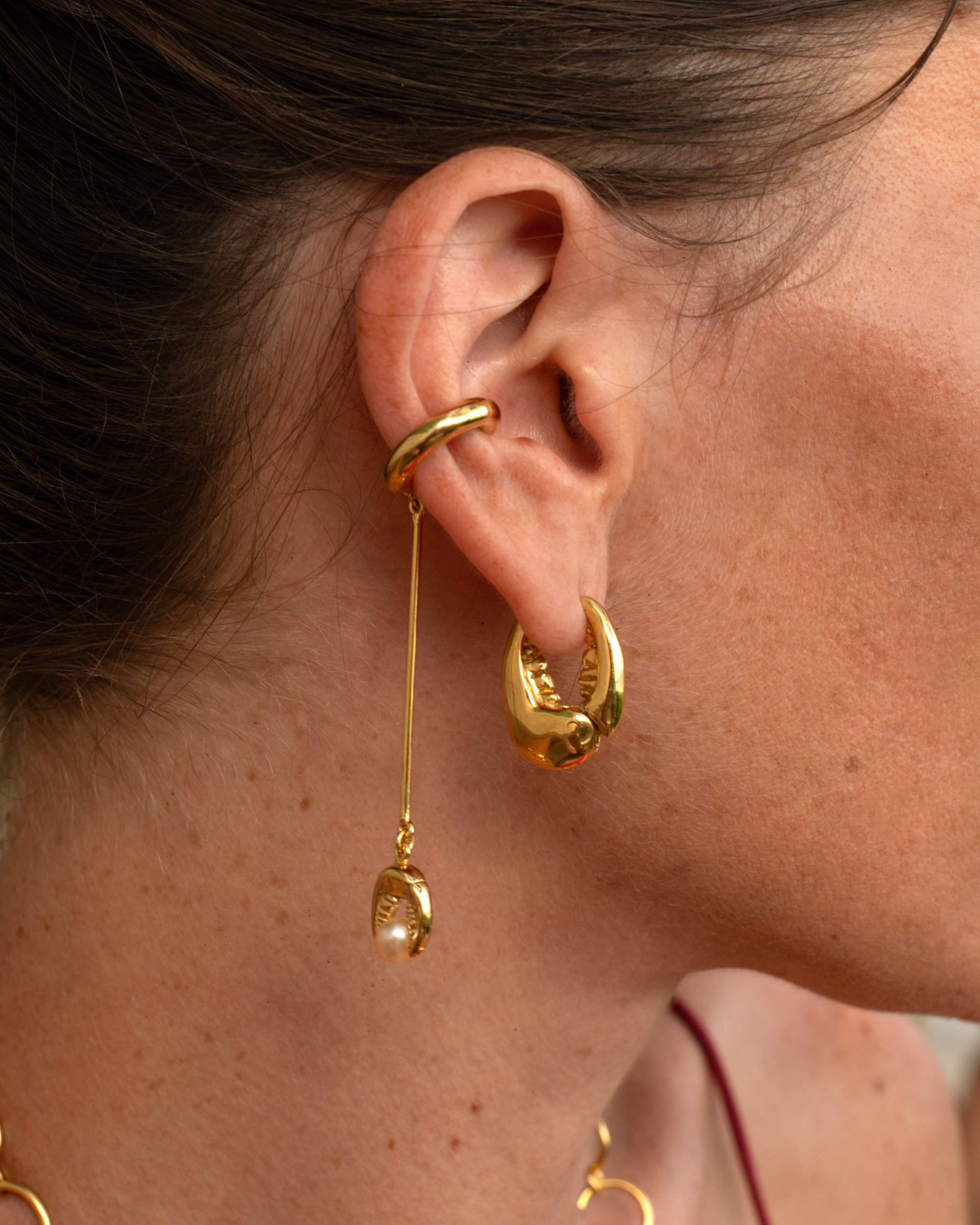 Earcuff Barra Crab & White Pearl