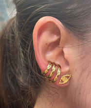Load image into Gallery viewer, Earcuff three Hoops

