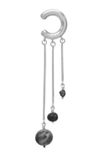 Load image into Gallery viewer, Earcuff Three Black Pearls

