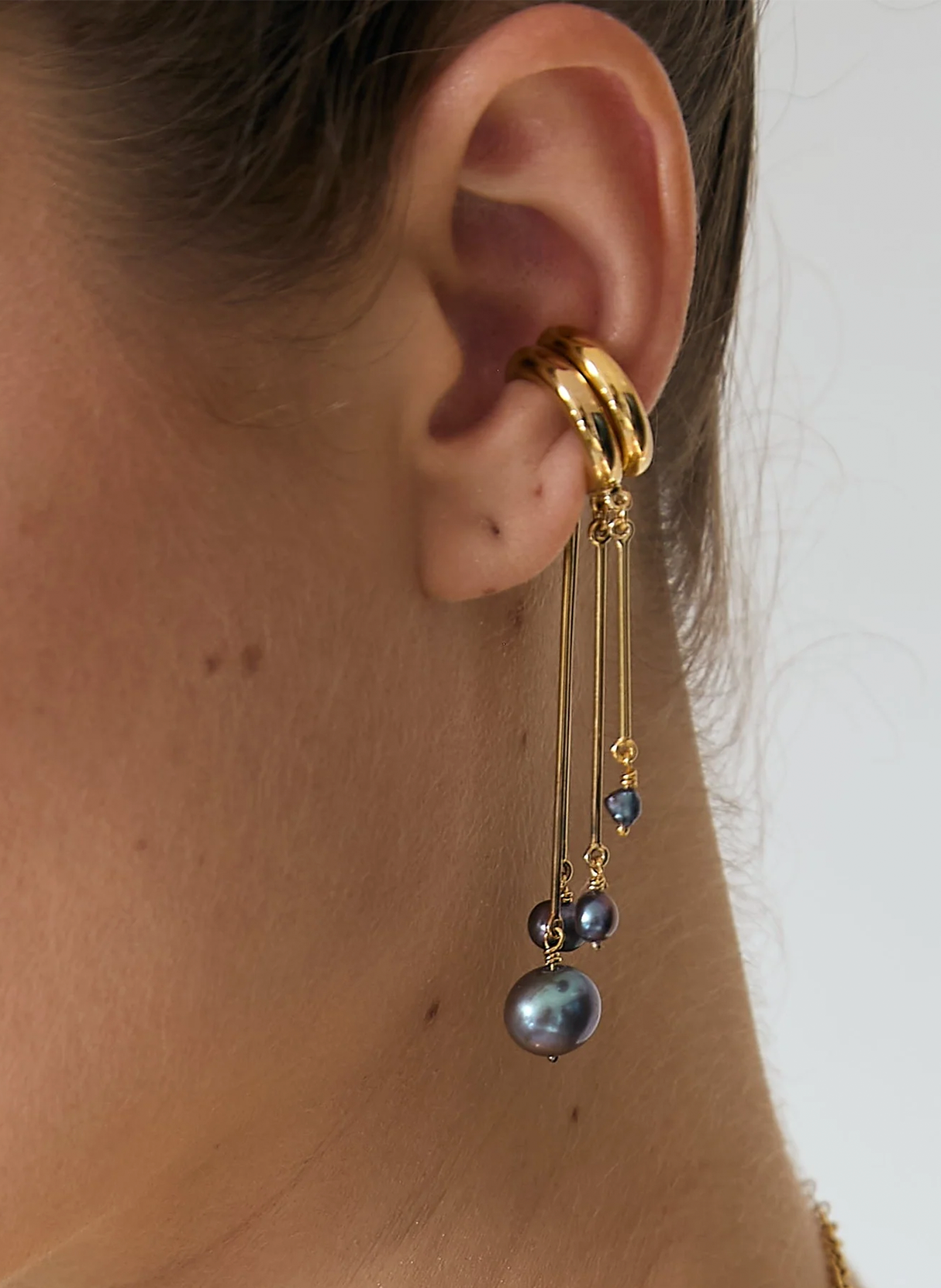 Earcuff Three Black Pearls
