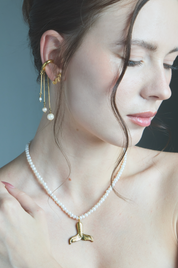 Earcuff Three White Pearls