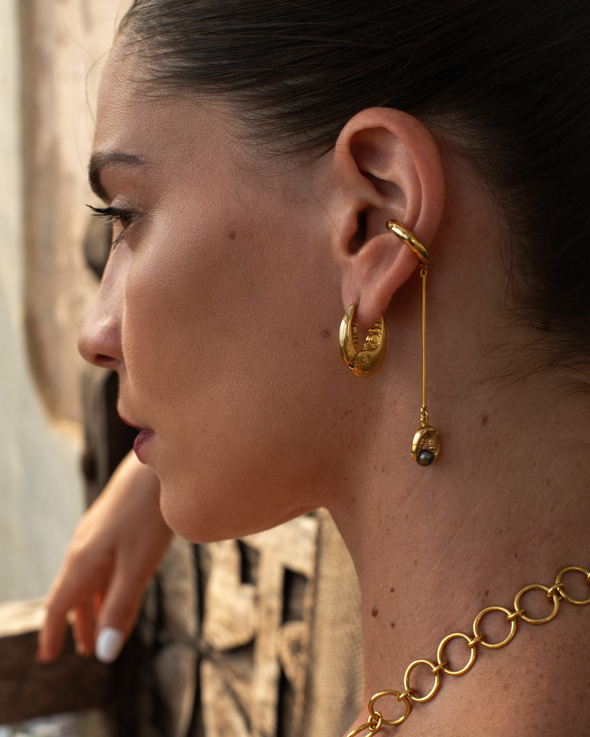 Earcuff Barra Crab and Black Pearl