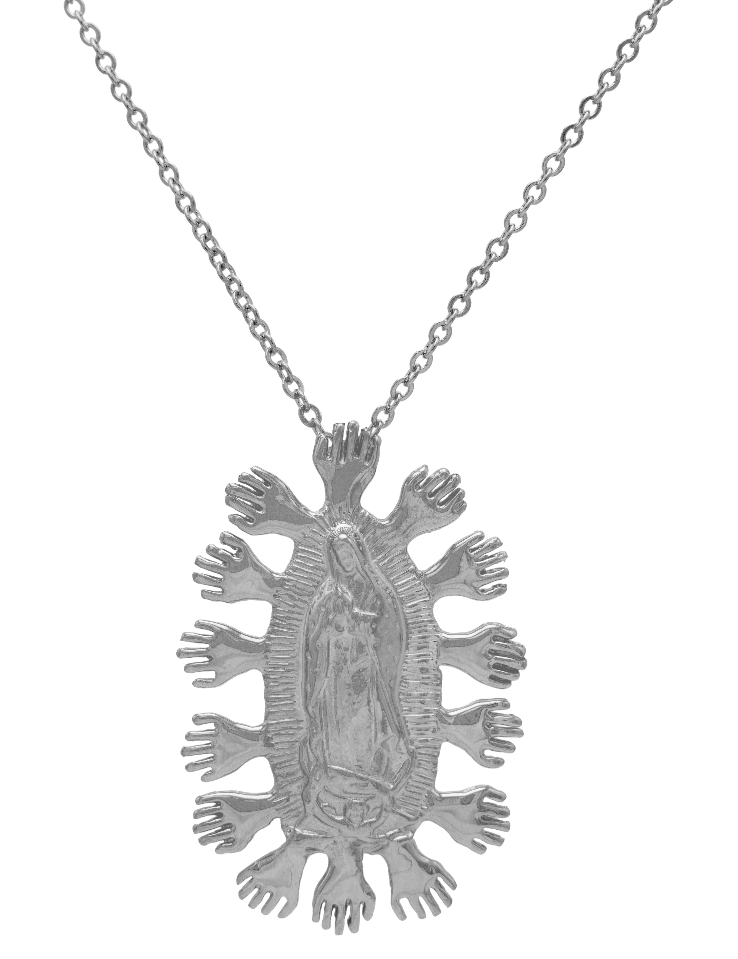 virgen-manos-b_w.jpg