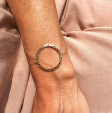 Load image into Gallery viewer, Bracelet Gold Circle and Black Diamonds - Sophie Simone Designs
