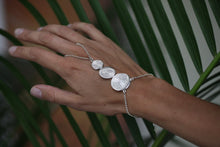 Cargar imagen en el visor de la galería, Hand Bracelet Zenith - Sophie Simone Designs
