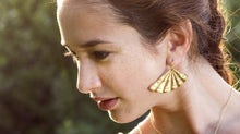 Load image into Gallery viewer, Earrings Wavy Gatsby - Sophie Simone Designs
